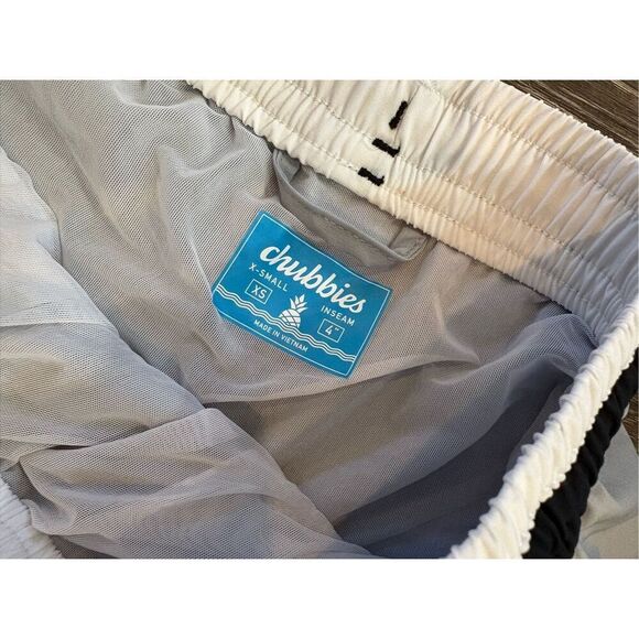 NWOT Chubbies Grey Days Grey Classic Lined 4”Swim Trunks Size XS - Picture 3 of 4